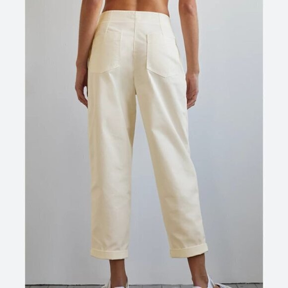 Aritzia Wilfred Free Day-Off Pant High-waisted, pleated pants 4 - Picture 3 of 7